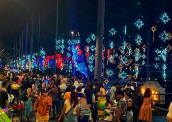 Se prendieron los alumbrados: las figuras de Disney ya iluminan la Navidad de Medellín