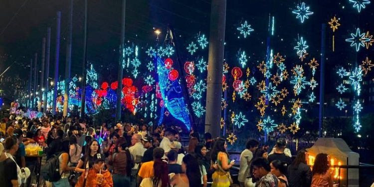 Se prendieron los alumbrados: las figuras de Disney ya iluminan la Navidad de Medellín